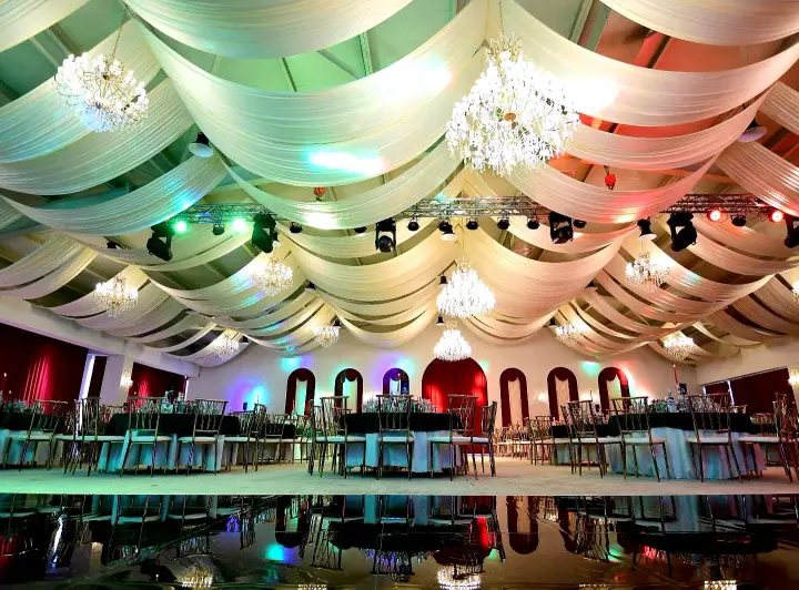 B event hall: даавуун тааз, тайзны гэрэл, гялгар бүжгийн талбай